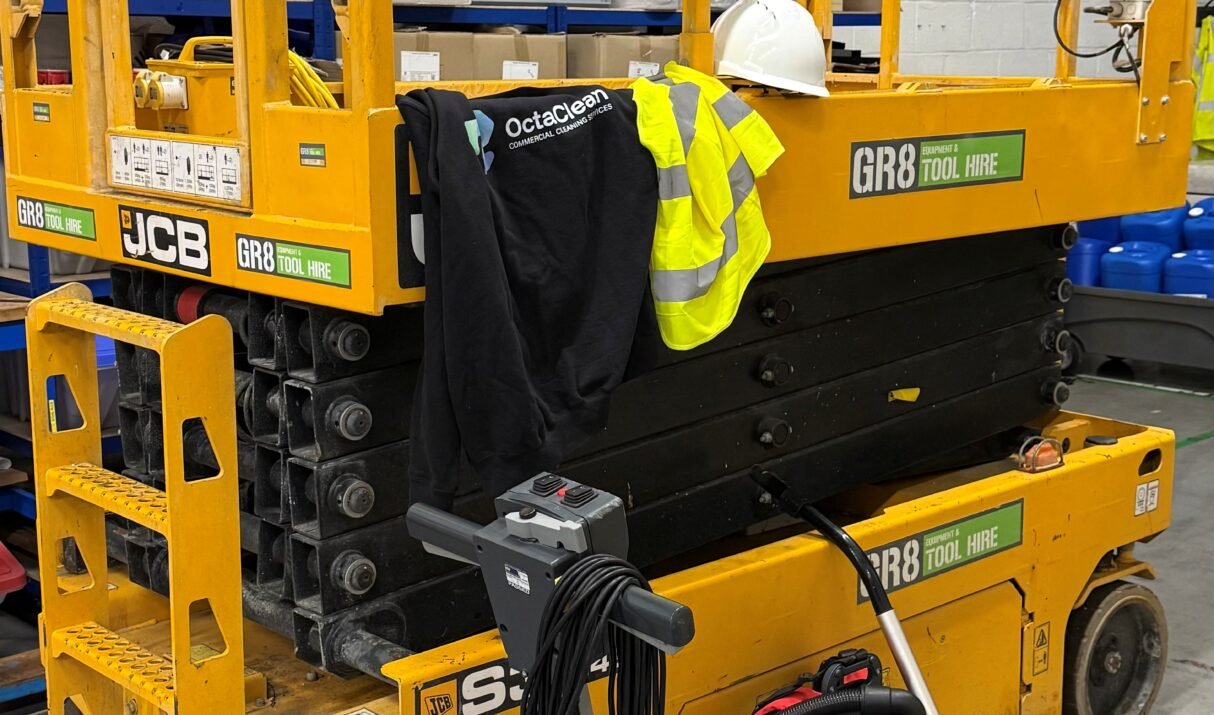 Octaclean MEWP cleaning